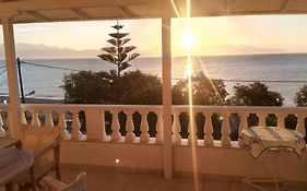 Sunshine Apartment On The Beach - Akrata Penthouse